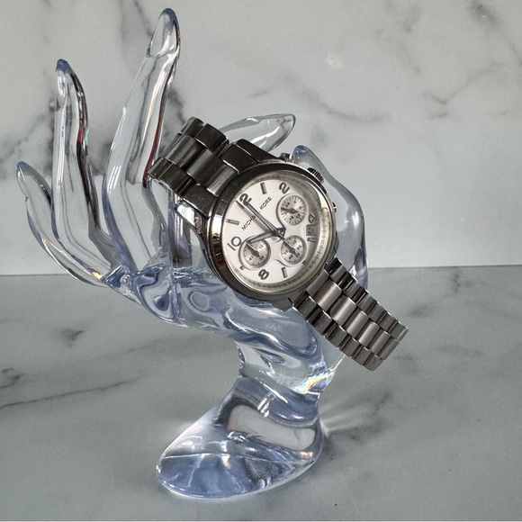 Michael Kors Silver Watch fits 7” wrist - Picture 4 of 14